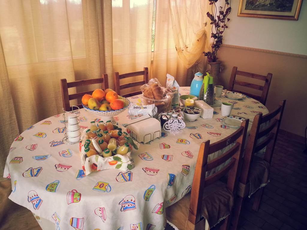 La Finestra Sul Cortile Bed & Breakfast Pomezia Eksteriør bilde